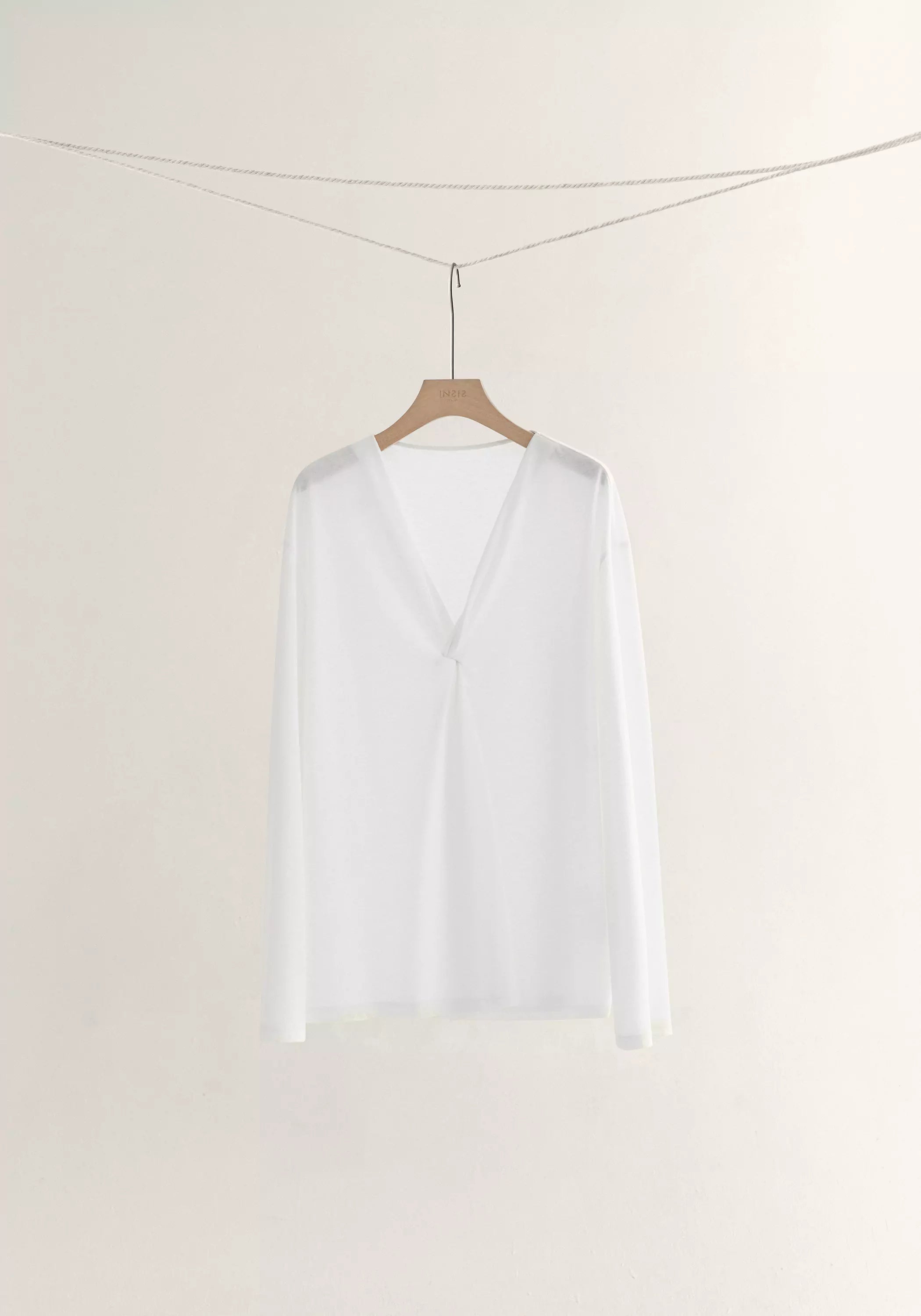 #color_off white