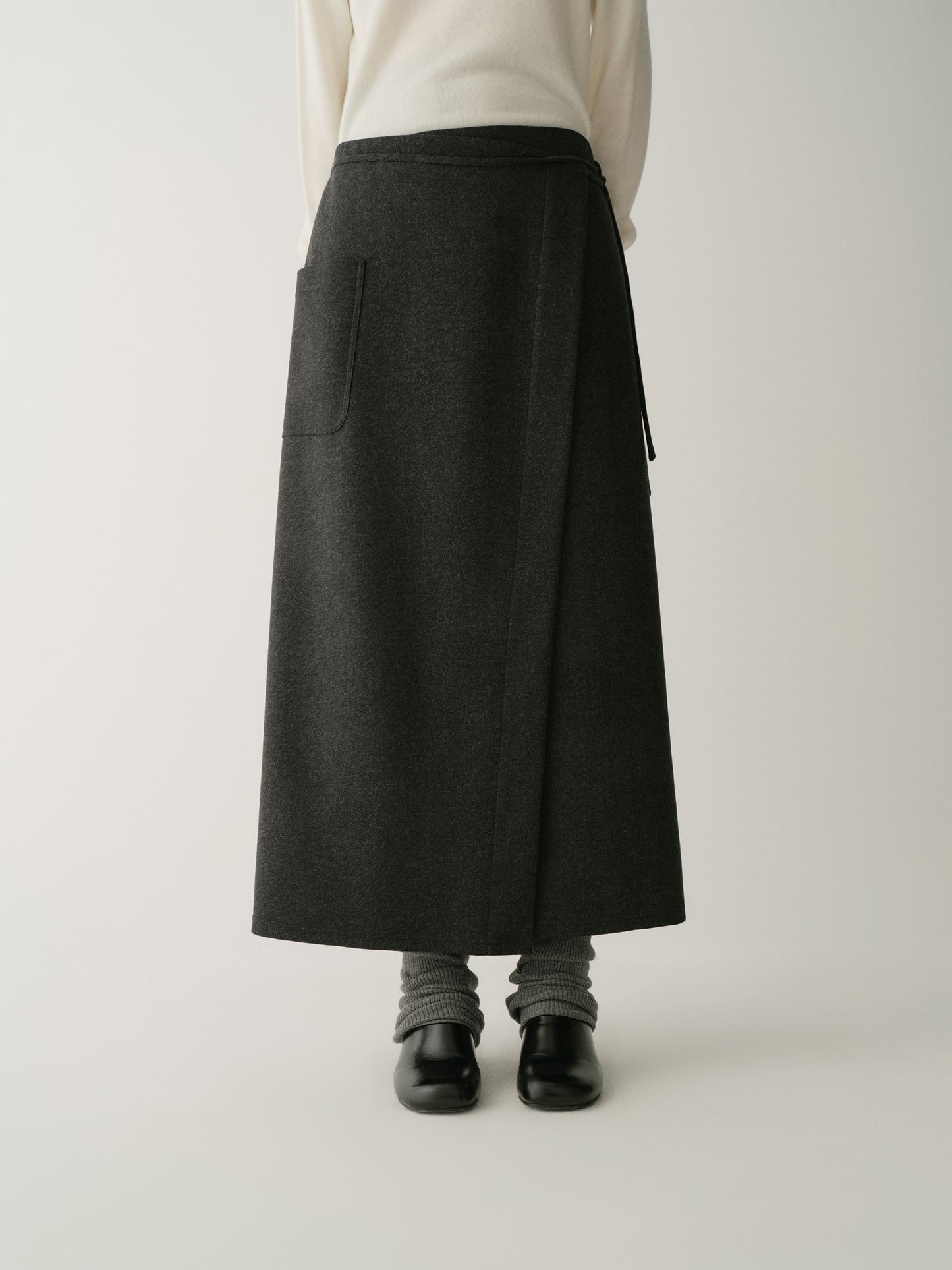 #color_black ash