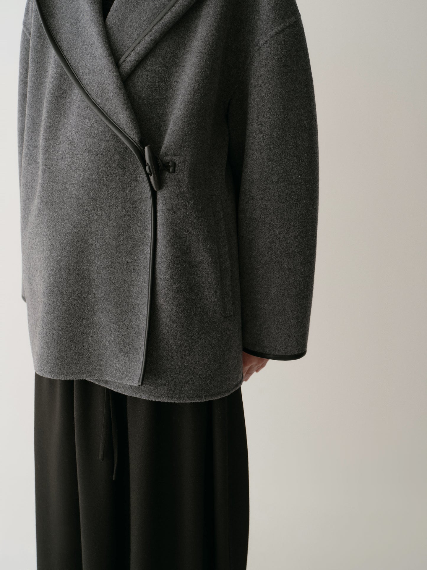 #color_mid gray
