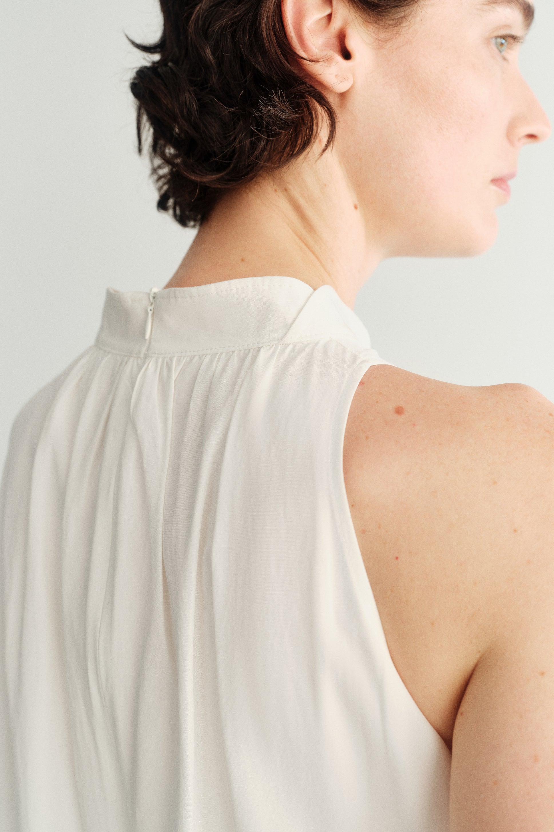 #color_off white