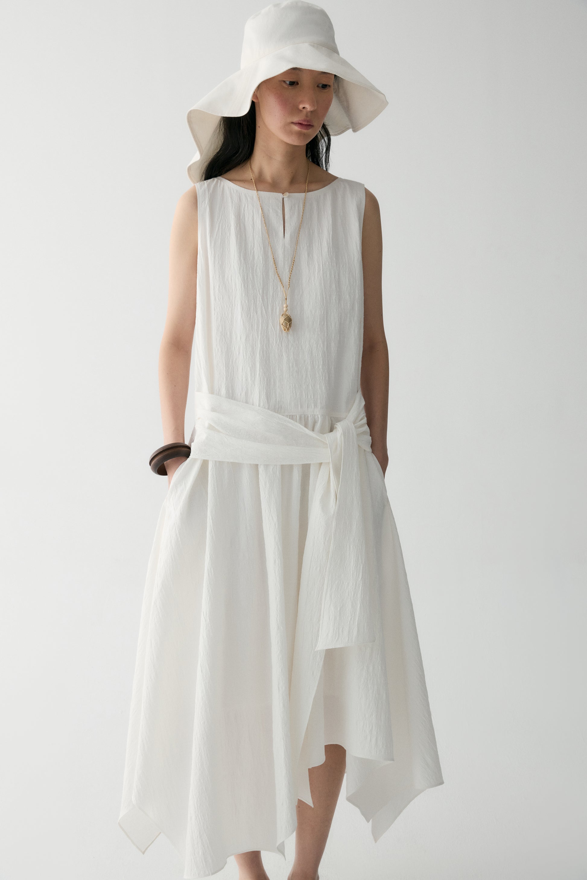 #color_off white