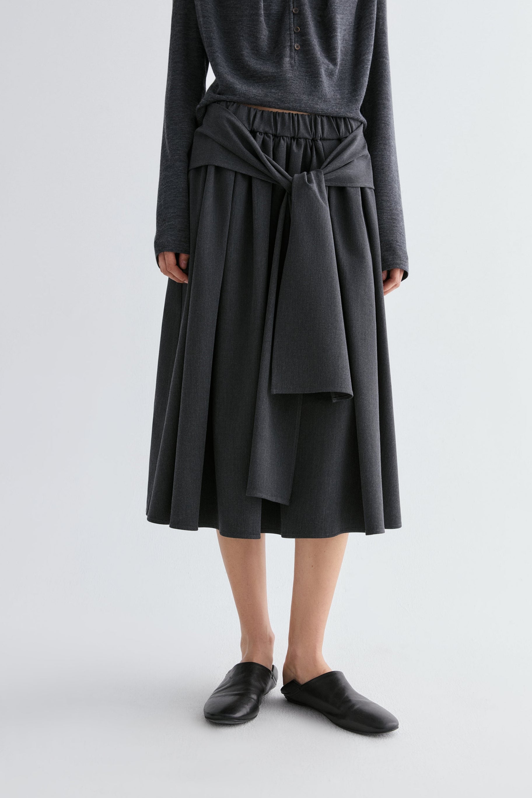 #color_black ash