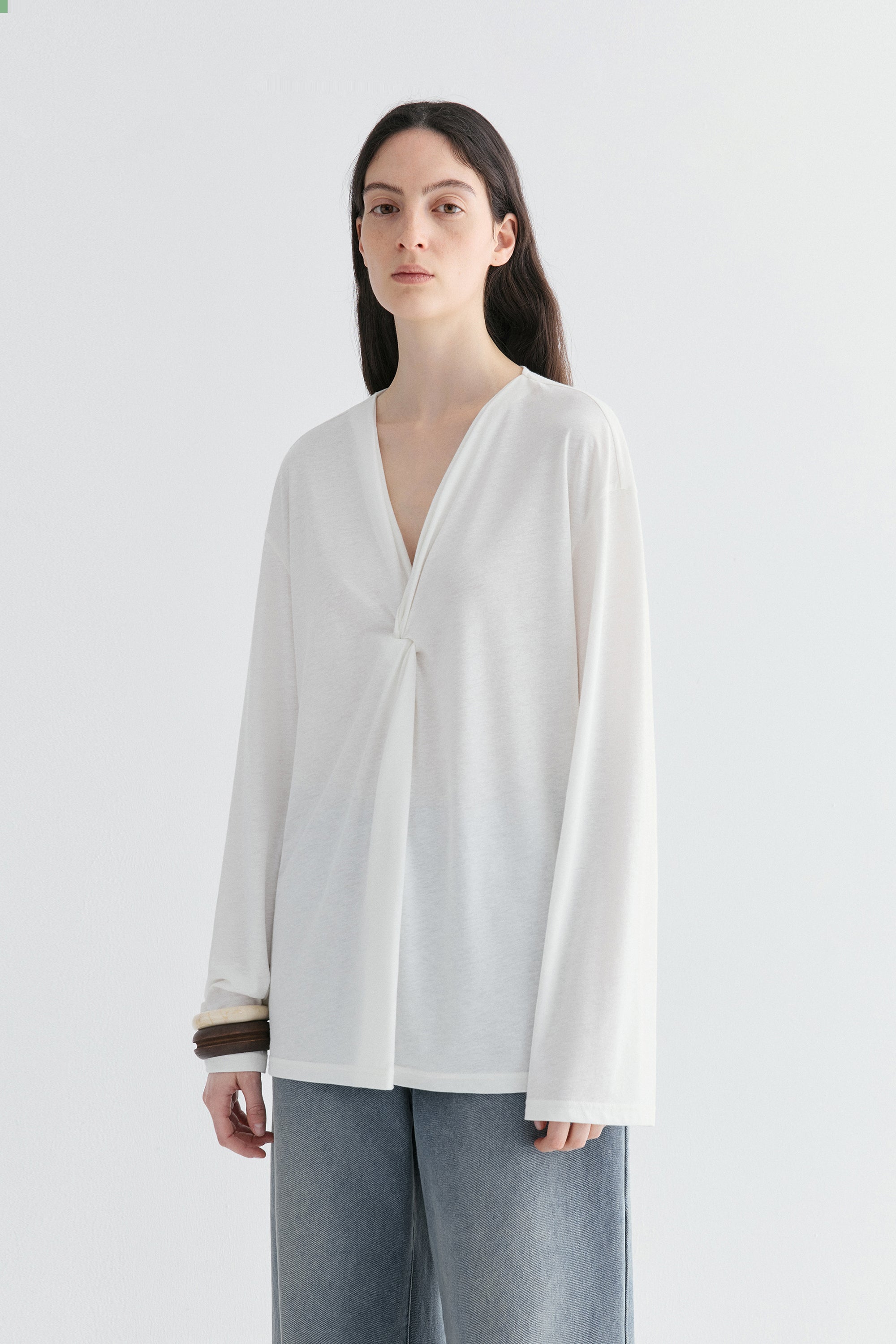 #color_off white