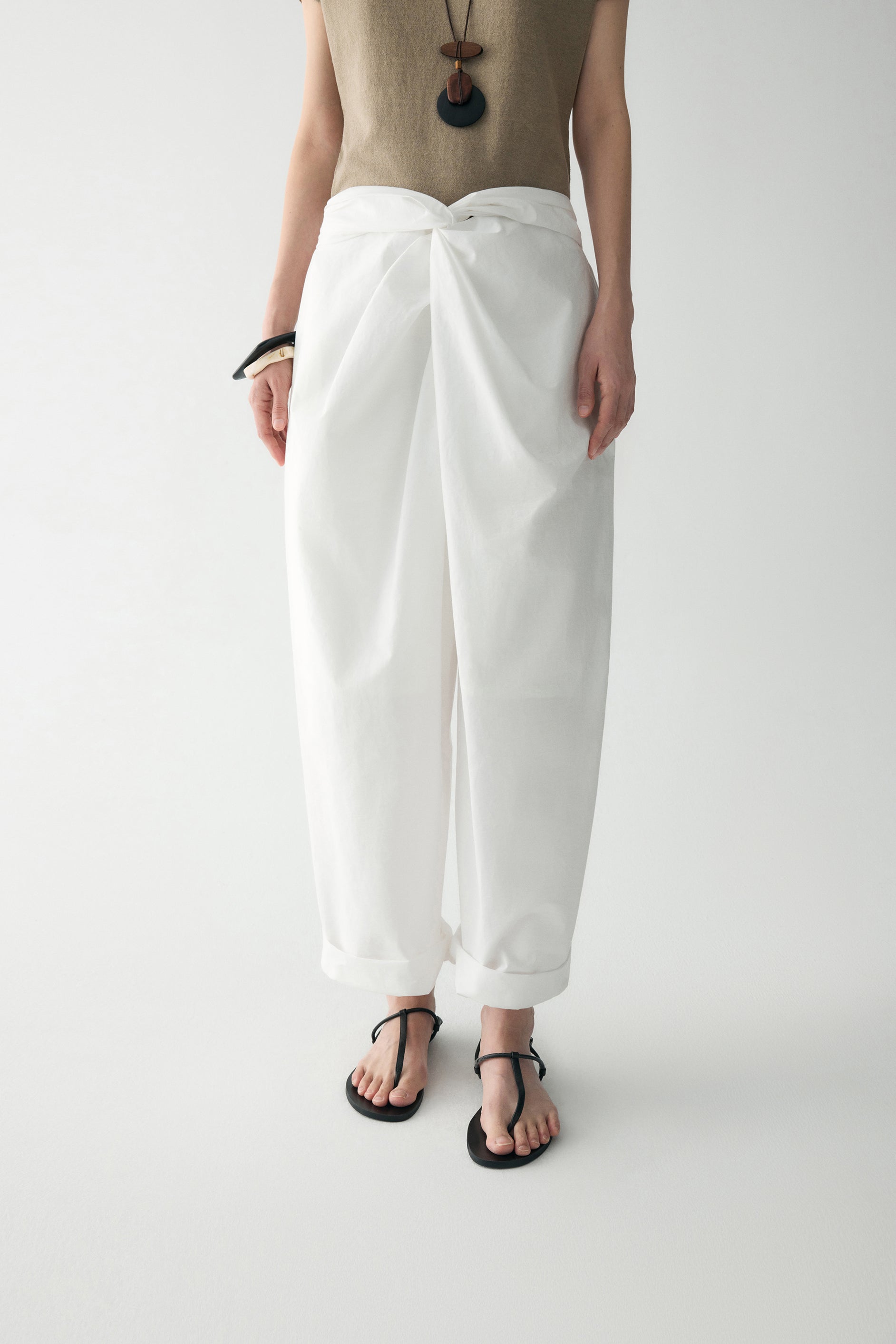 #color_off white