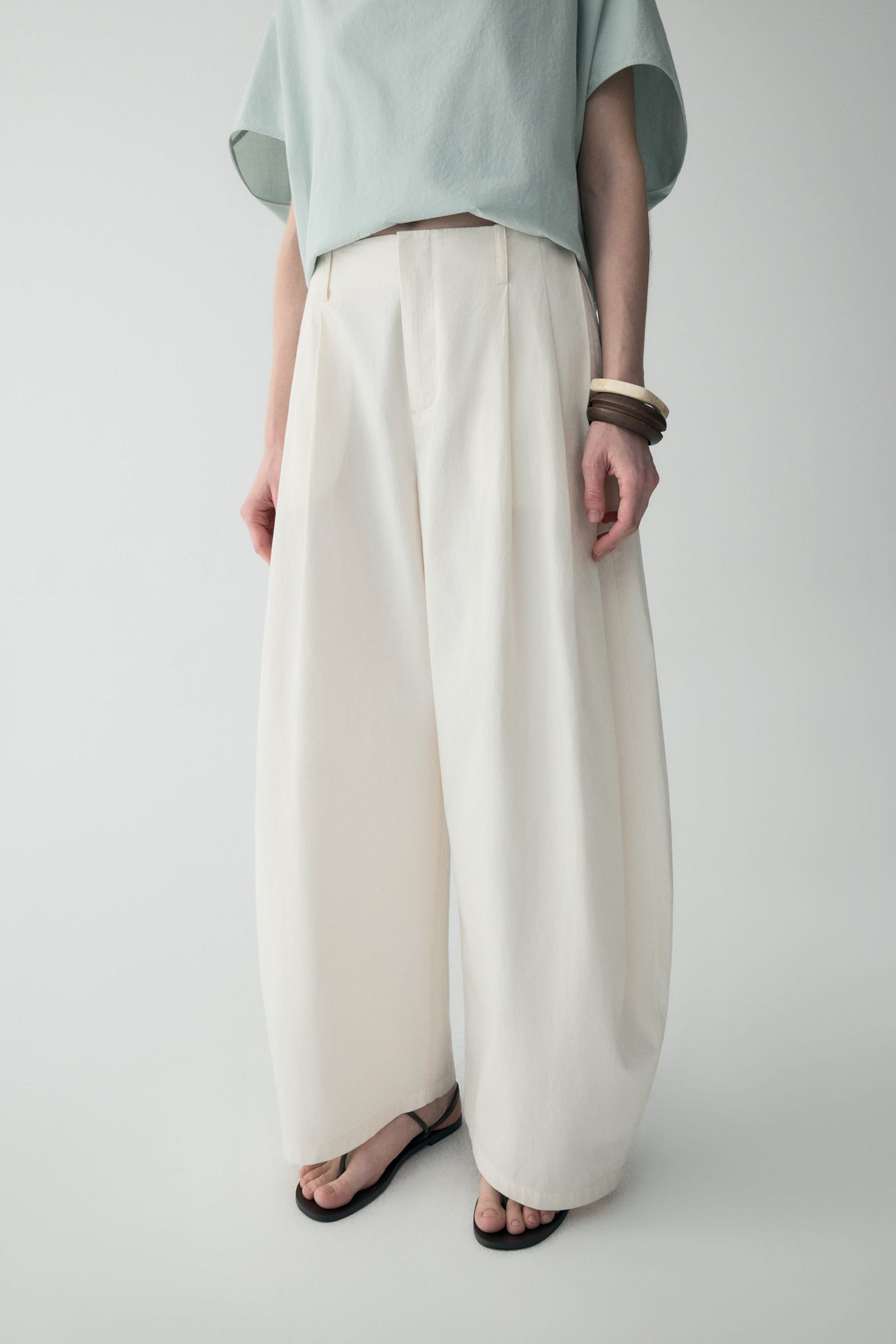 #color_off white