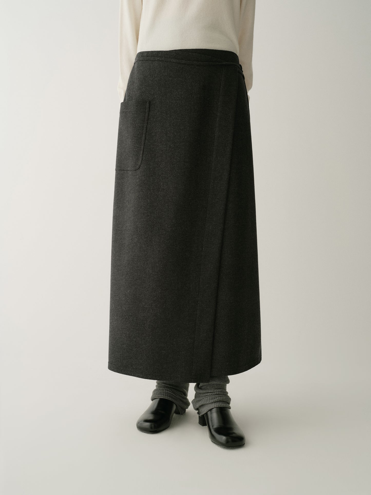 #color_black ash