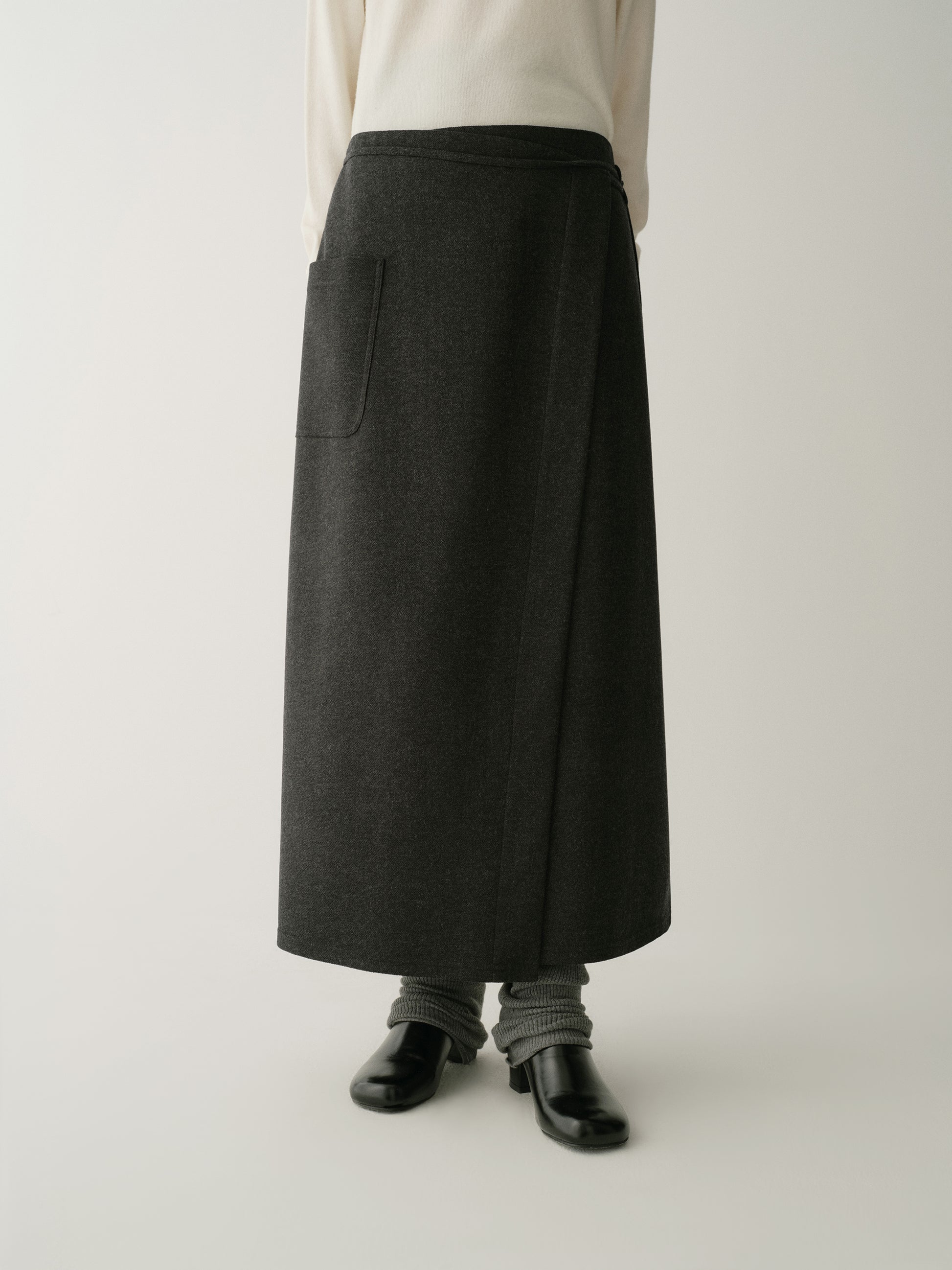 #color_black ash