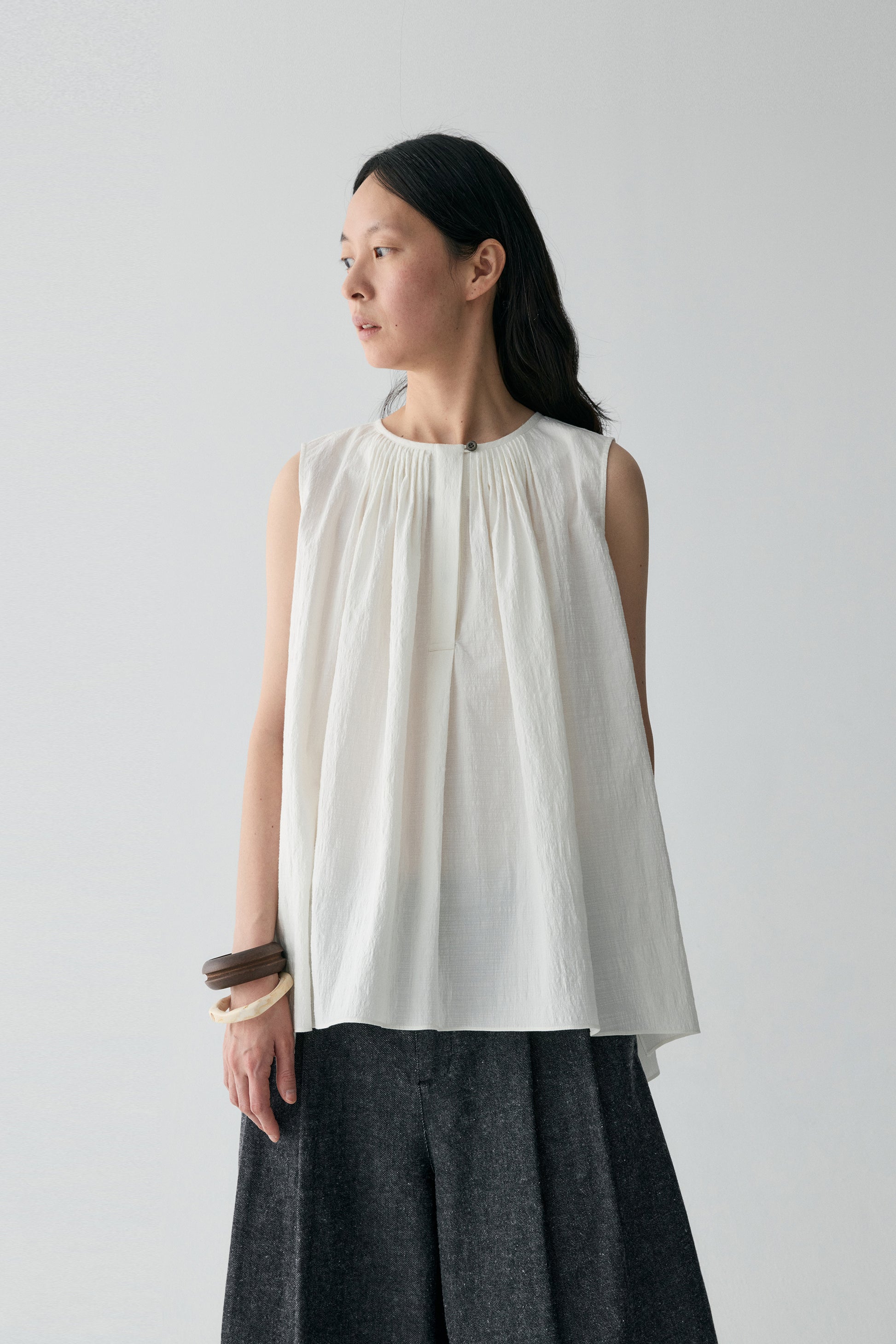 #color_off white