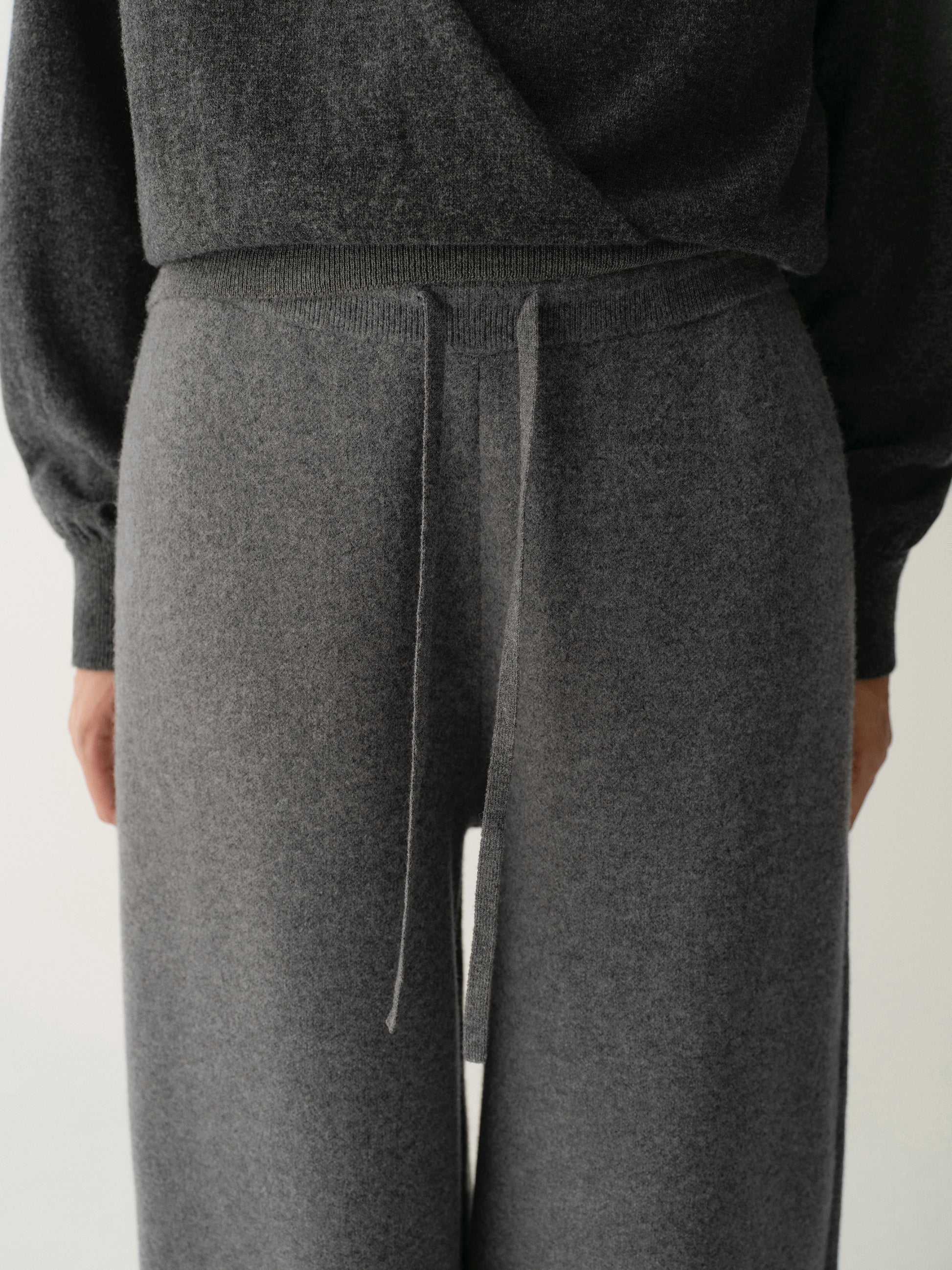 #color_mid gray