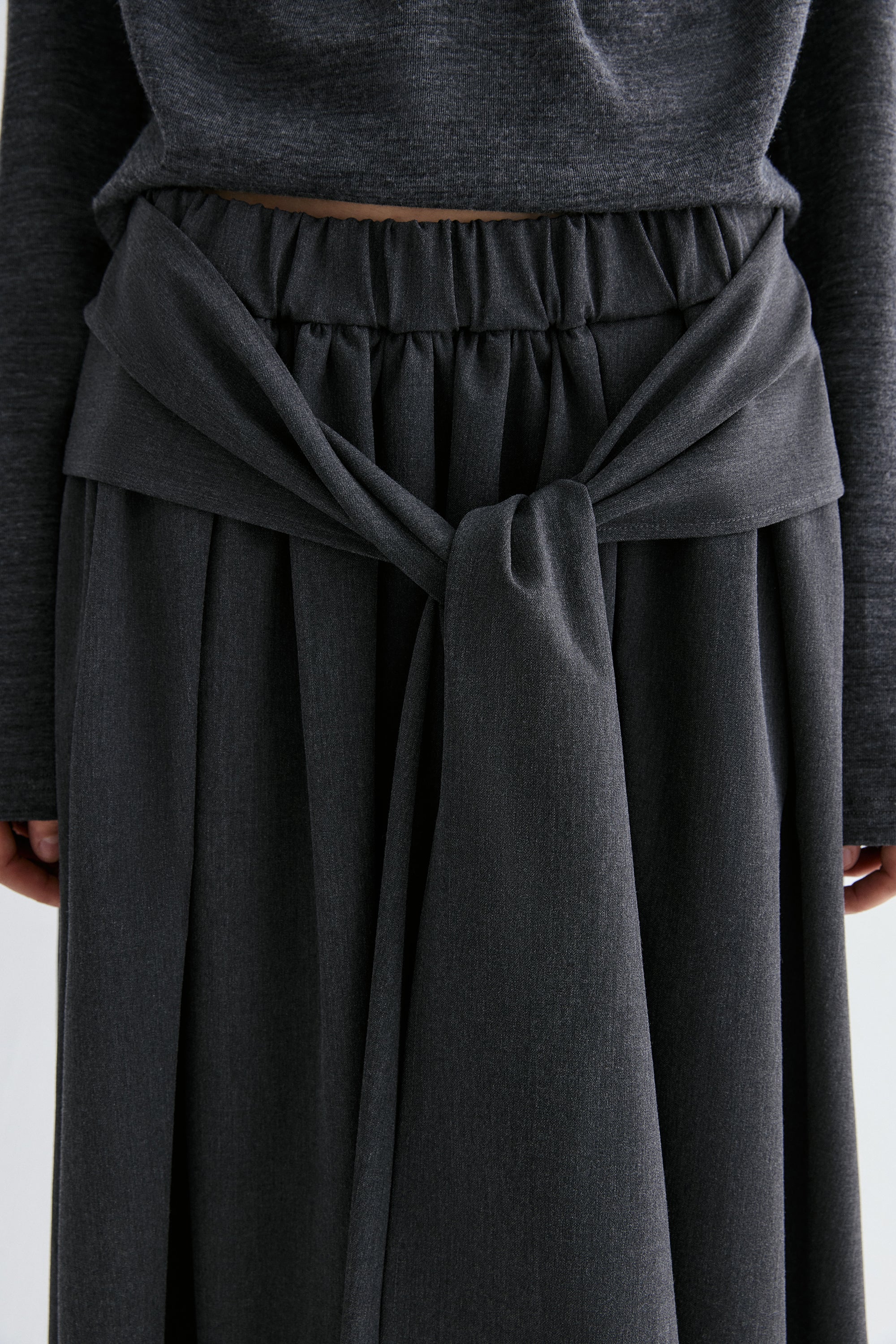 #color_black ash